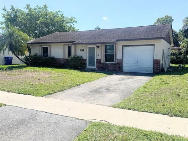 8160 SW 6th St, North Lauderdale, FL 33068