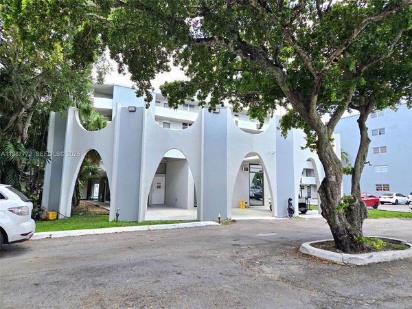 1700 NE 191st St, Unit 100, Miami, FL 33179