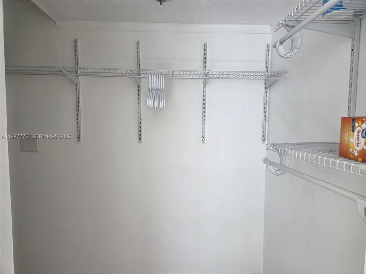 1700 NE 191st St, Unit 100, Miami, FL 33179 Photo