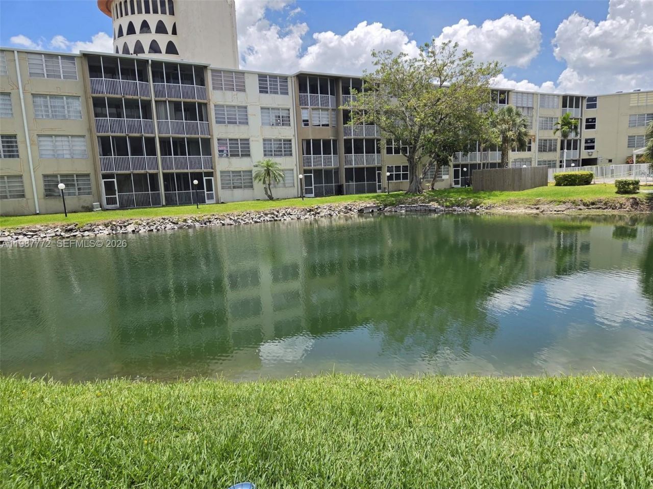1700 NE 191st St, Unit 100, Miami, FL 33179 Photo