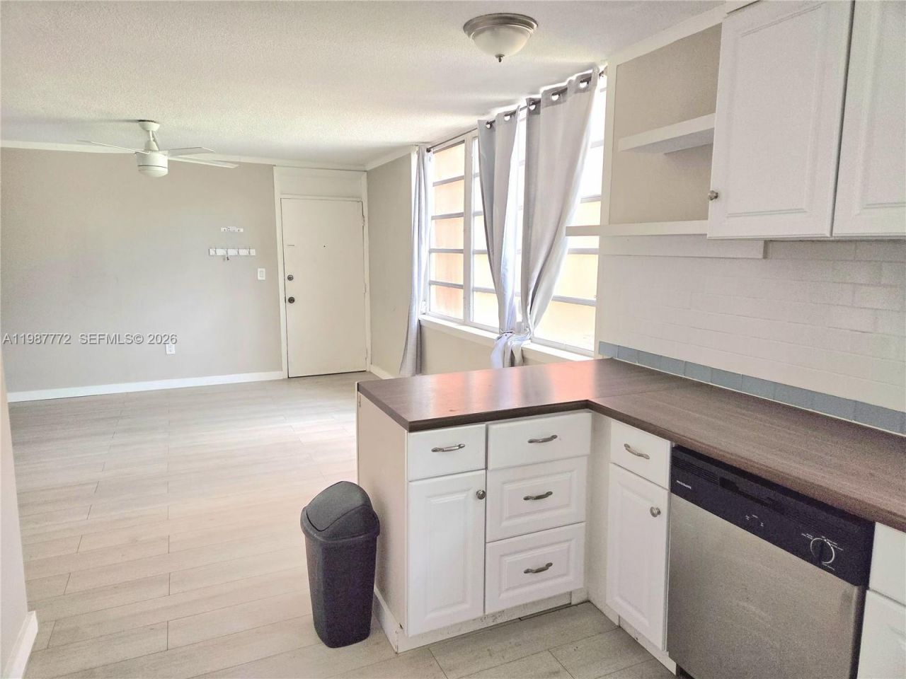 1700 NE 191st St, Unit 100, Miami, FL 33179 Photo