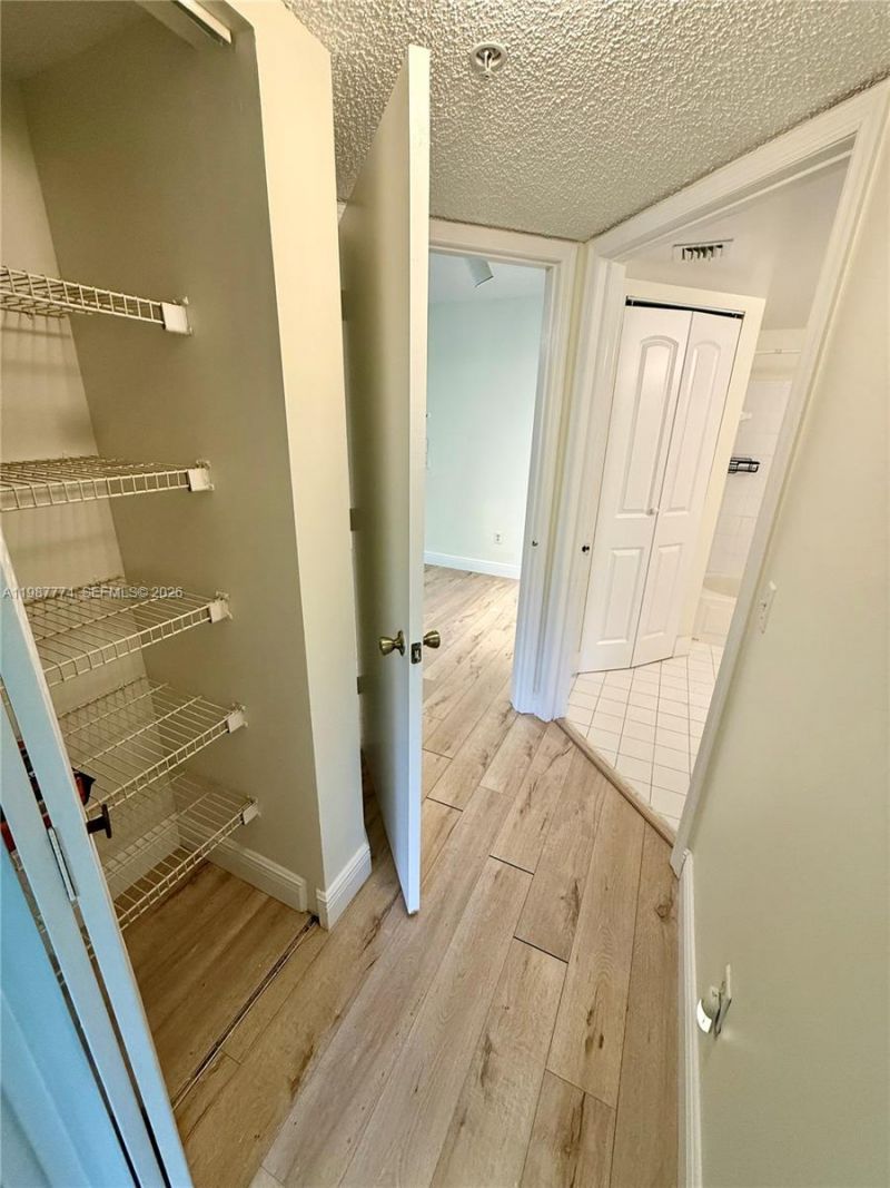 410 S Park Rd , Unit 1-105, Hollywood, FL 33021 Photo