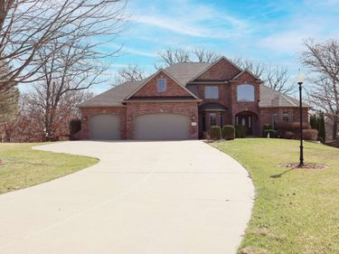 6800 N STONECREST Court, Peoria, IL 61615