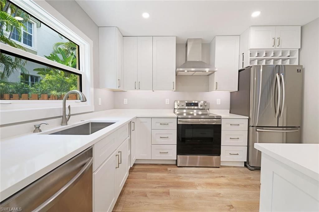 1130 5th St S, Unit B, Naples, FL 34102 Photo