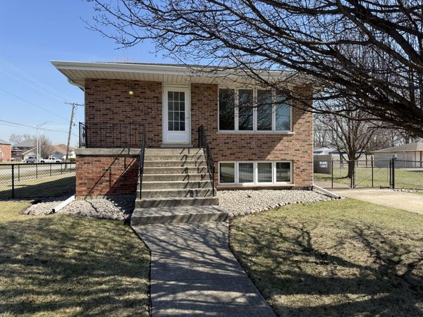 8301 Normandy Avenue , Burbank, IL 60459