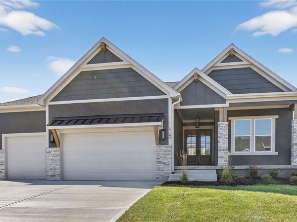 17186 S Laurelwood Street, Olathe, KS 66062