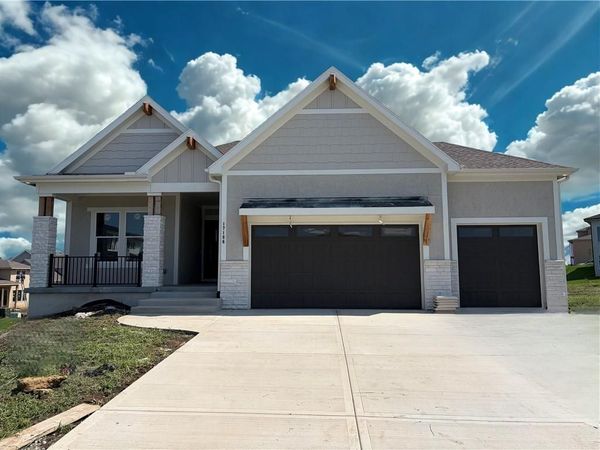17186 S Laurelwood Street, Olathe, KS 66062