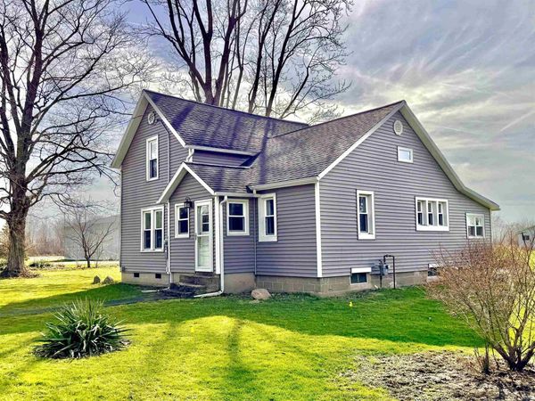 1461 Queen Road, Walkerton, IN 46574