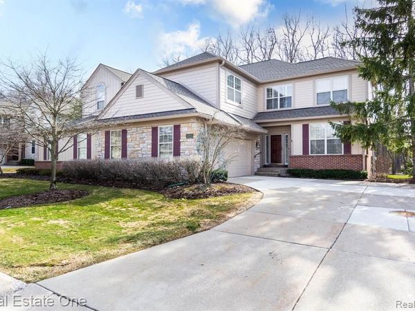 3585 Winding Brook Circle, Rochester Hills, MI 48309