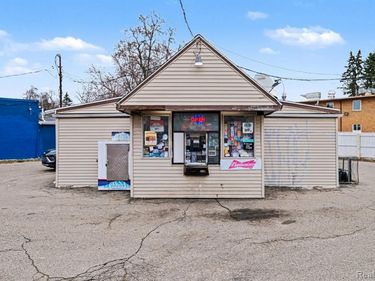2702 N Franklin Avenue , Flint, MI 48506