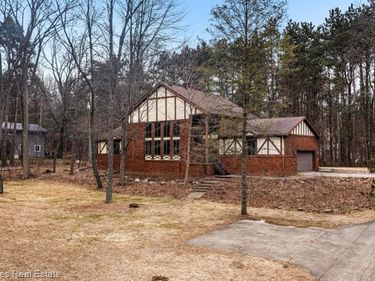 885 Rustic Village Lane, Orion Twp, MI 48362