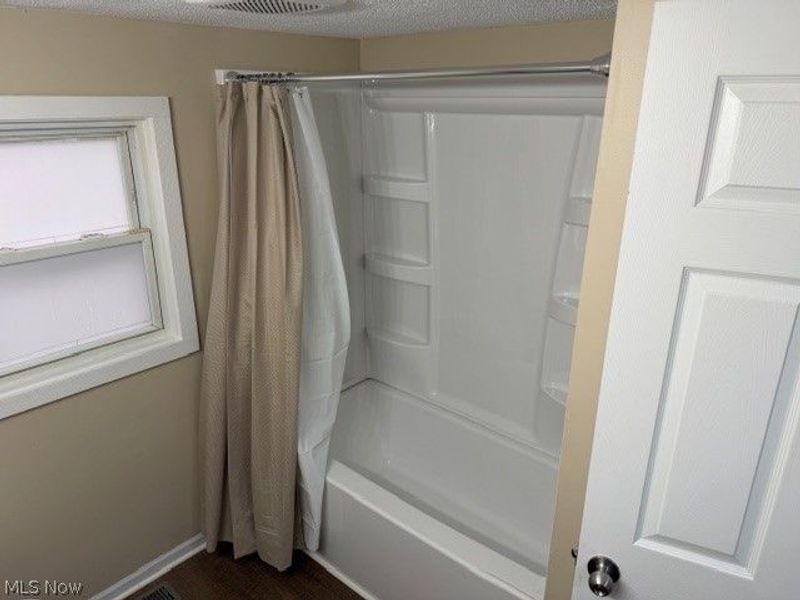 525 E High Street, Uhrichsville, OH 44683 Photo 15