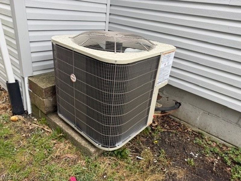 525 E High Street, Uhrichsville, OH 44683 Photo 27