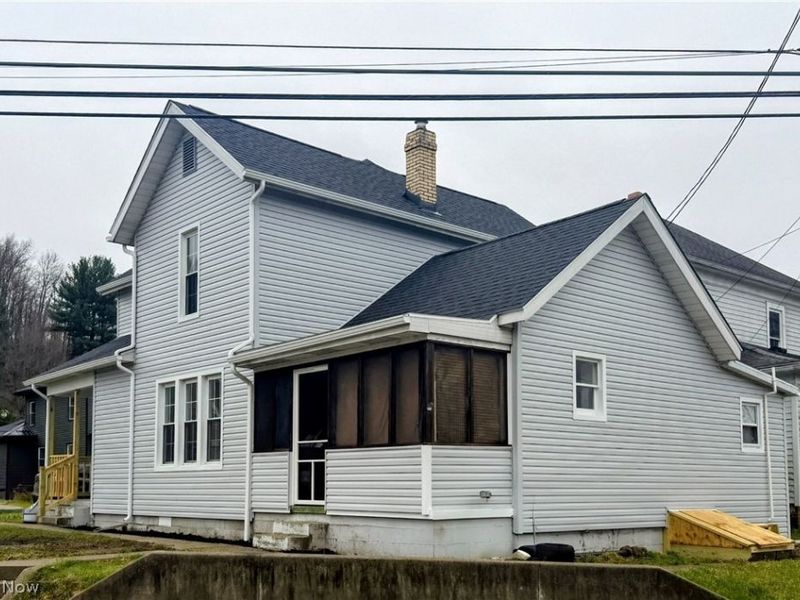 525 E High Street, Uhrichsville, OH 44683 Photo 3