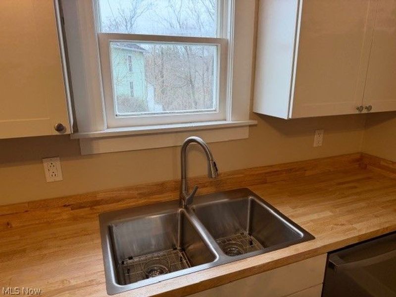 525 E High Street, Uhrichsville, OH 44683 Photo 5