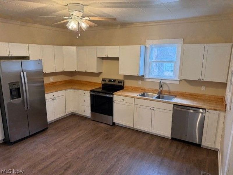 525 E High Street, Uhrichsville, OH 44683 Photo 6