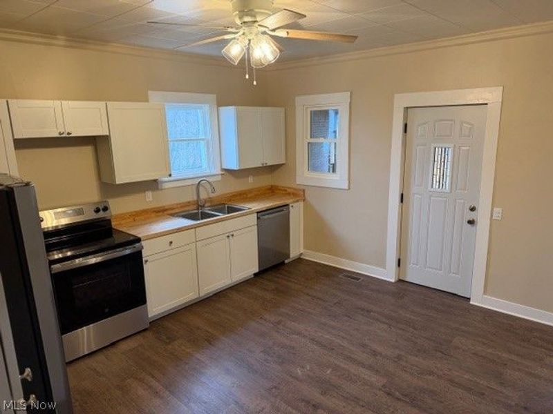 525 E High Street, Uhrichsville, OH 44683 Photo 7