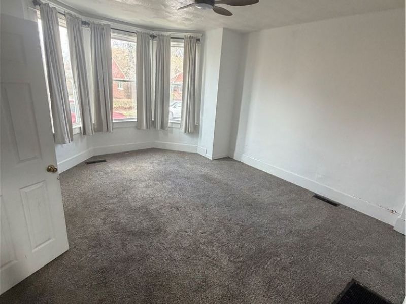 804 Gomber Avenue, Cambridge, OH 43725 Photo 3