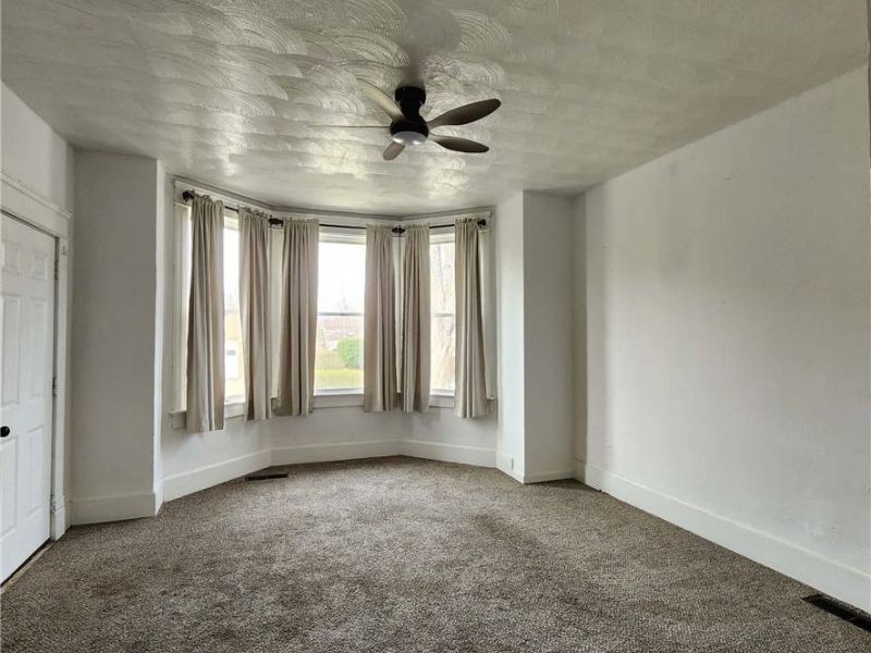 804 Gomber Avenue, Cambridge, OH 43725 Photo 4