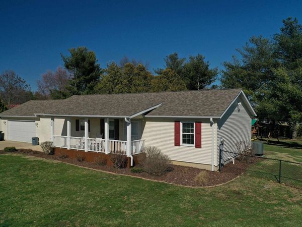 122 EASY Drive, Jacksonville, IL 62650