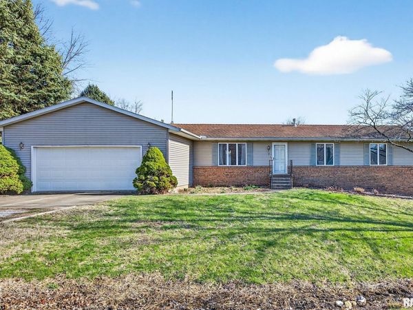 7 CARLTON Drive, Mackinaw, IL 61755