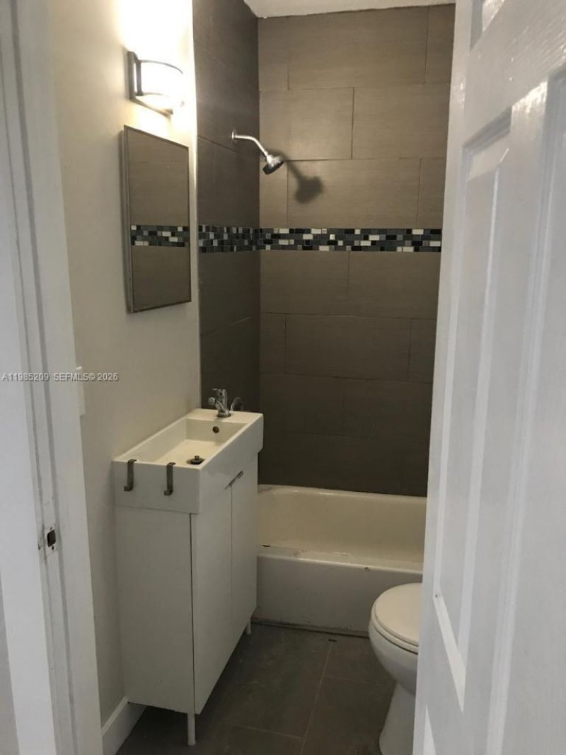 1700 NW 22 Ct , Unit 6, Miami, FL 33125 Photo