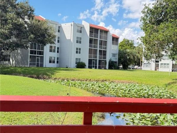 9461 Evergreen Pl , Unit 305, Davie, FL 33324
