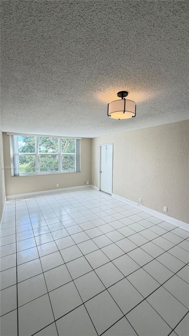 9461 Evergreen Pl, Unit 305, Davie, FL 33324 Photo
