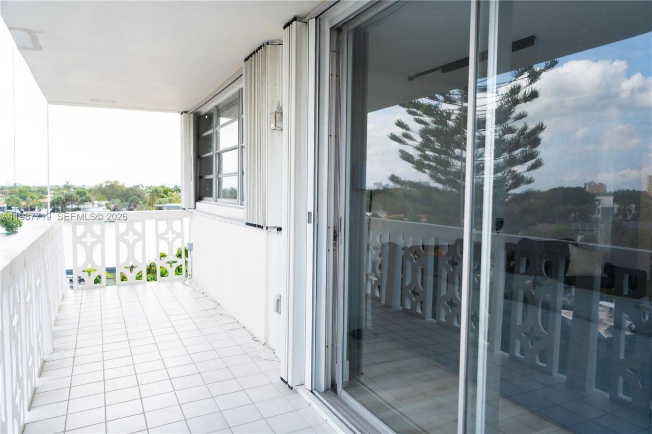 13155 Ixora Ct , Unit 512, North Miami, FL 33181 Photo