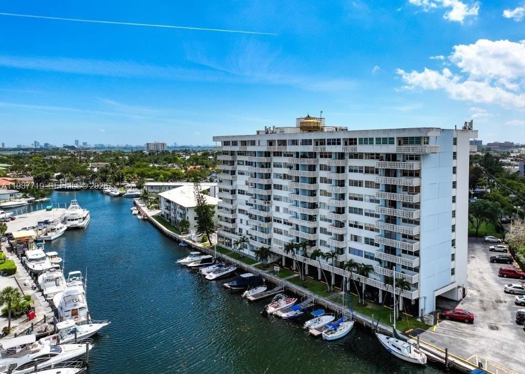 13155 Ixora Ct , Unit 512, North Miami, FL 33181 Photo