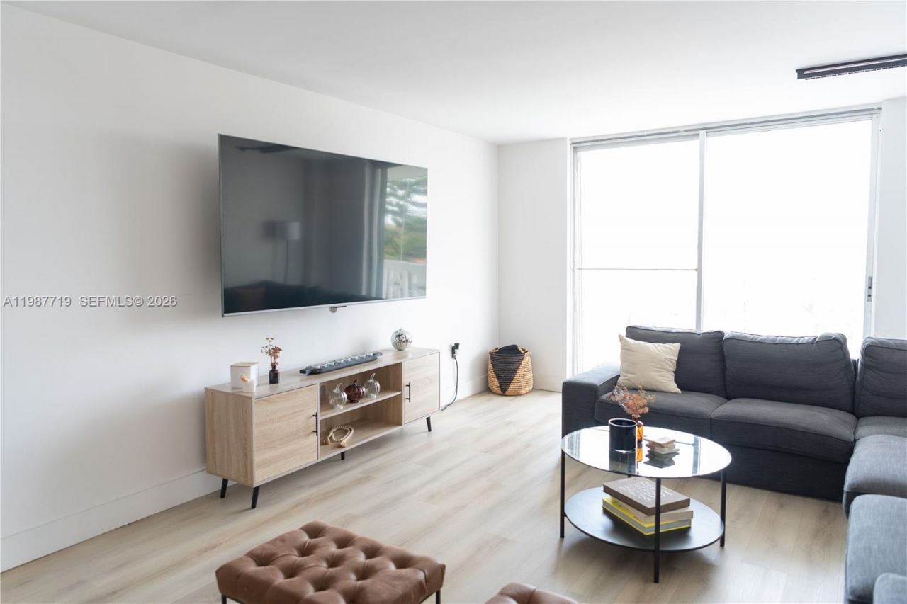 13155 Ixora Ct , Unit 512, North Miami, FL 33181 Photo