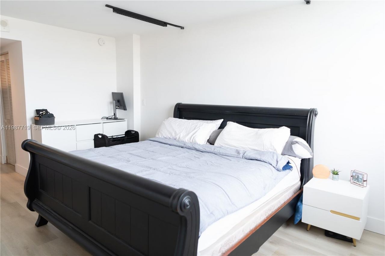 13155 Ixora Ct , Unit 512, North Miami, FL 33181 Photo