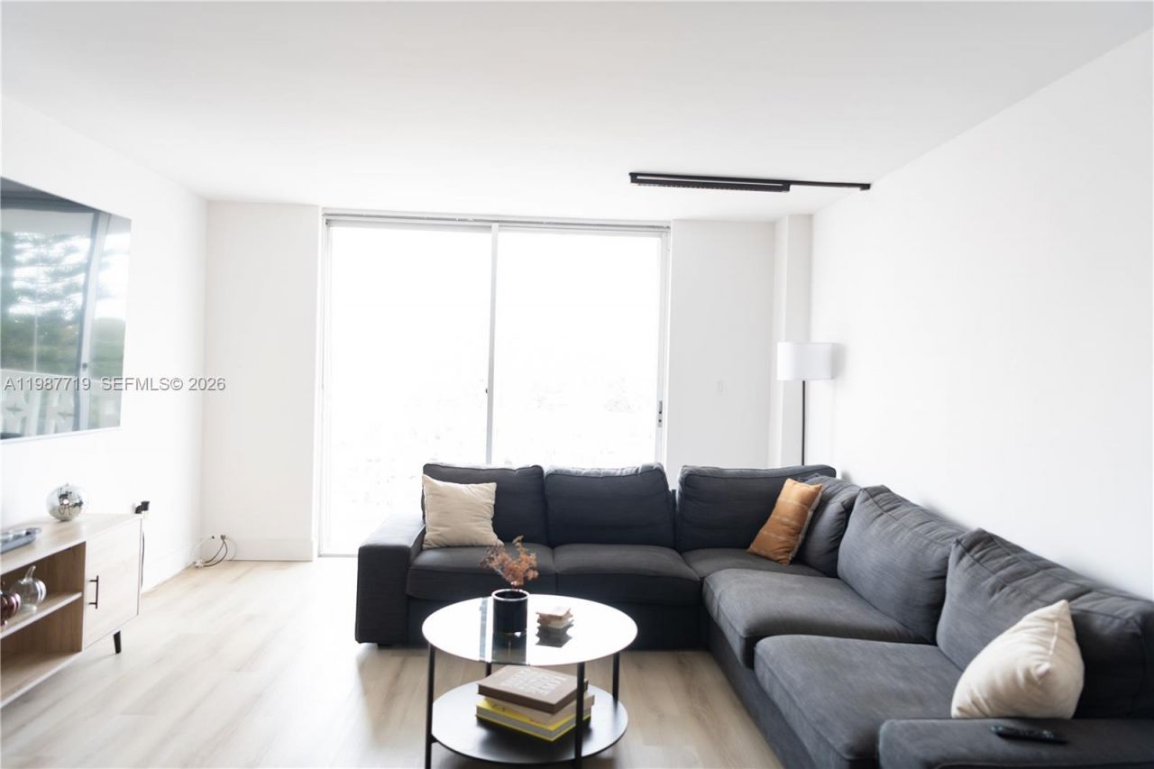 13155 Ixora Ct , Unit 512, North Miami, FL 33181 Photo