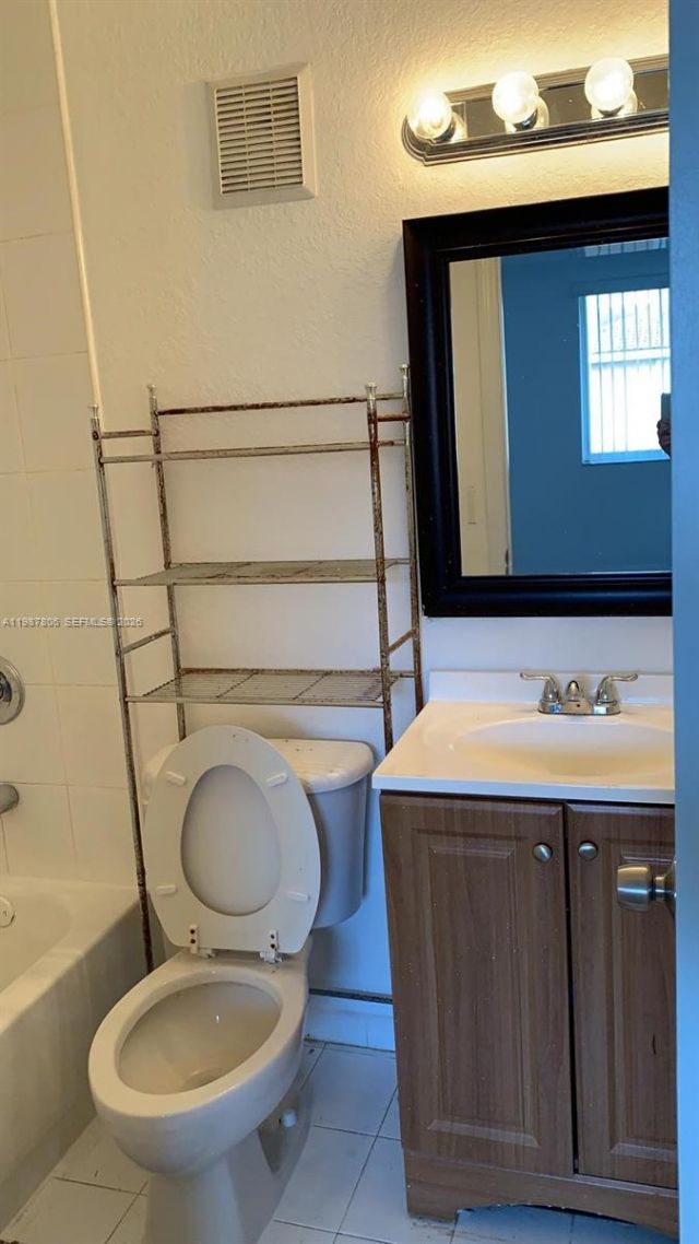 7905 NW 8 St , Unit 8A, Miami, FL 33126 Photo