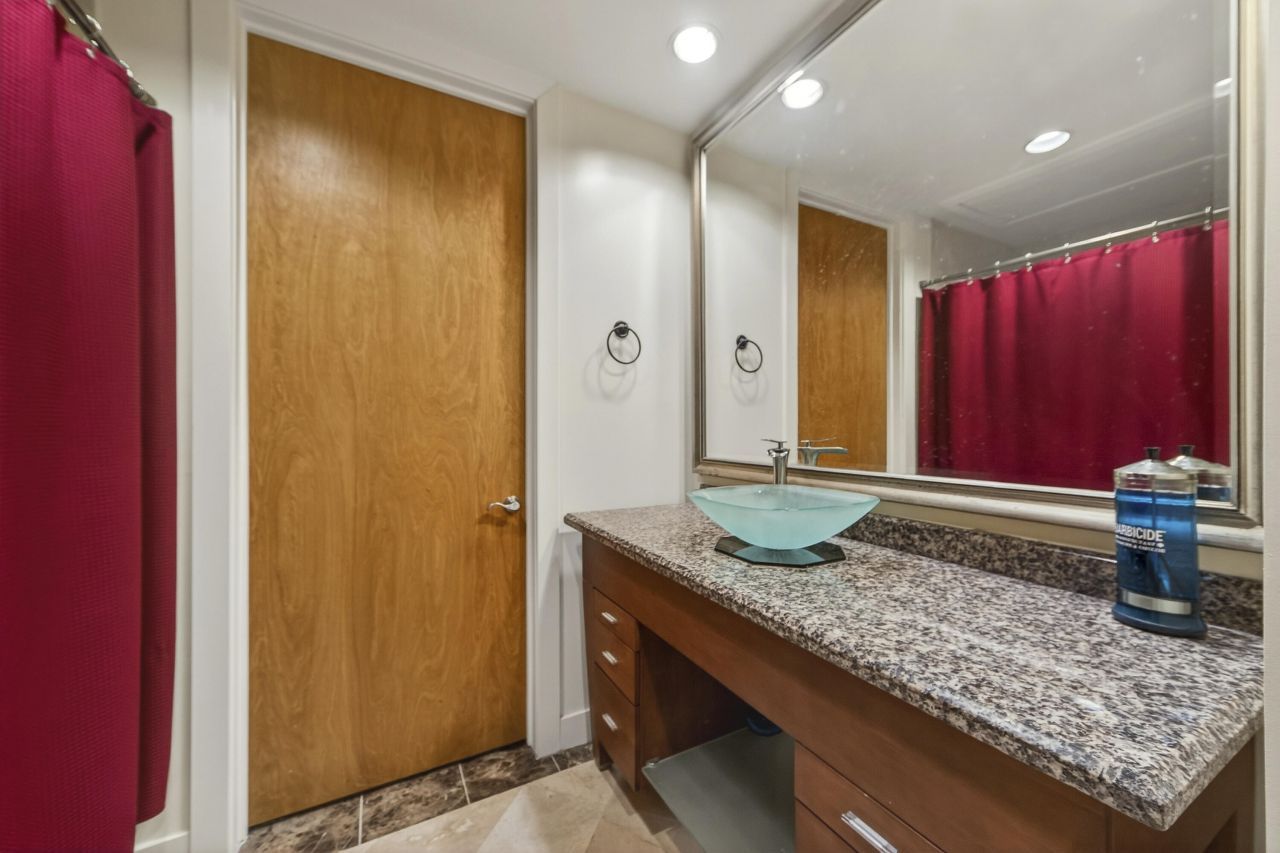 150 Bee Street Photo 16