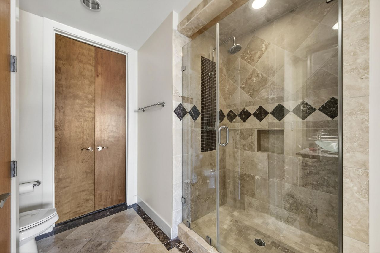 150 Bee Street Photo 20