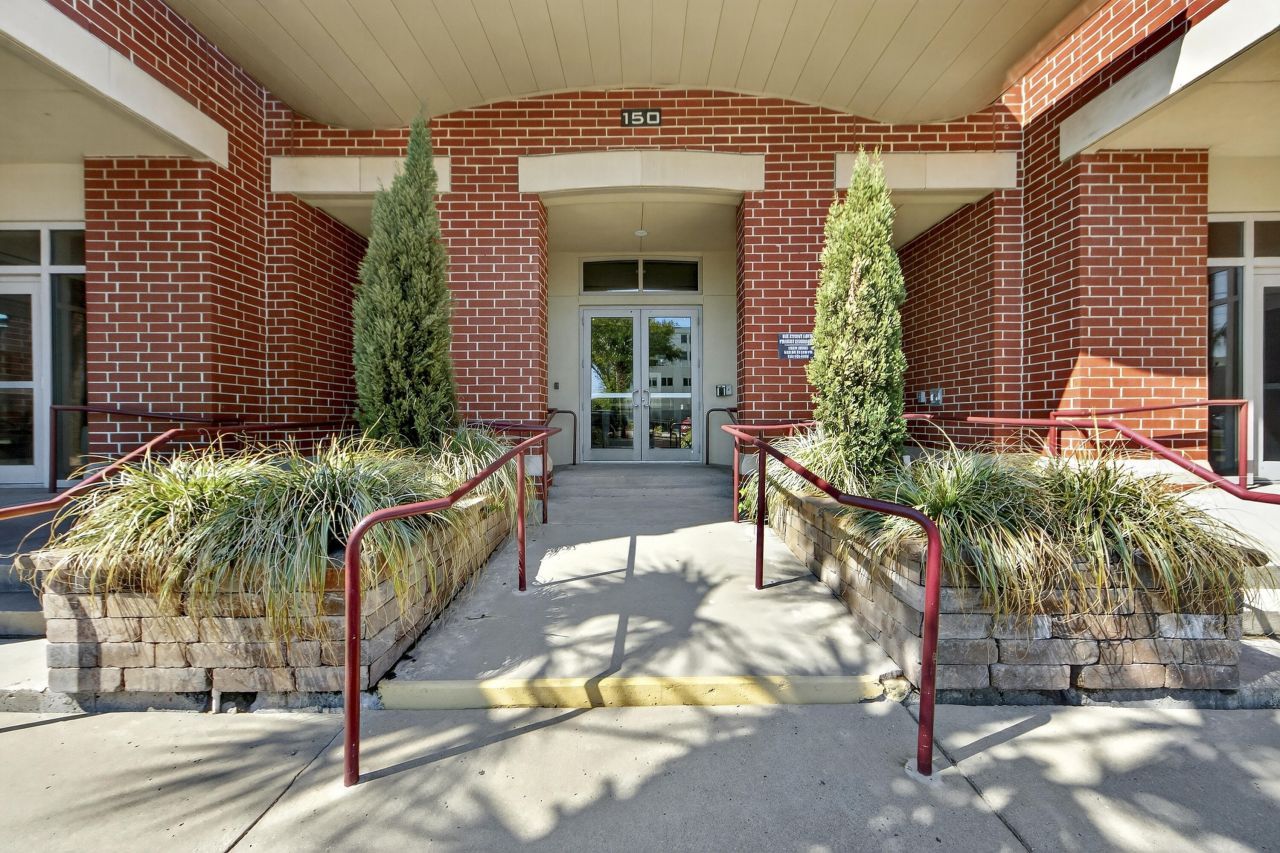 150 Bee Street Photo 30