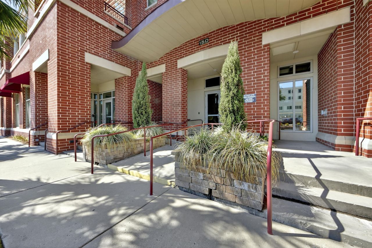 150 Bee Street Photo 31