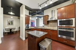 150 Bee Street photo 4