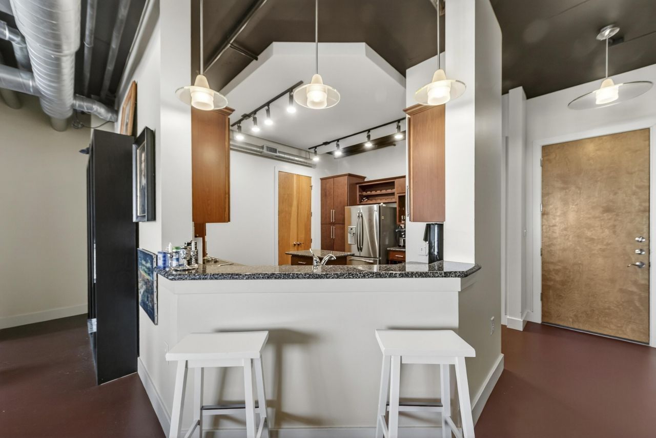 150 Bee Street Photo 7