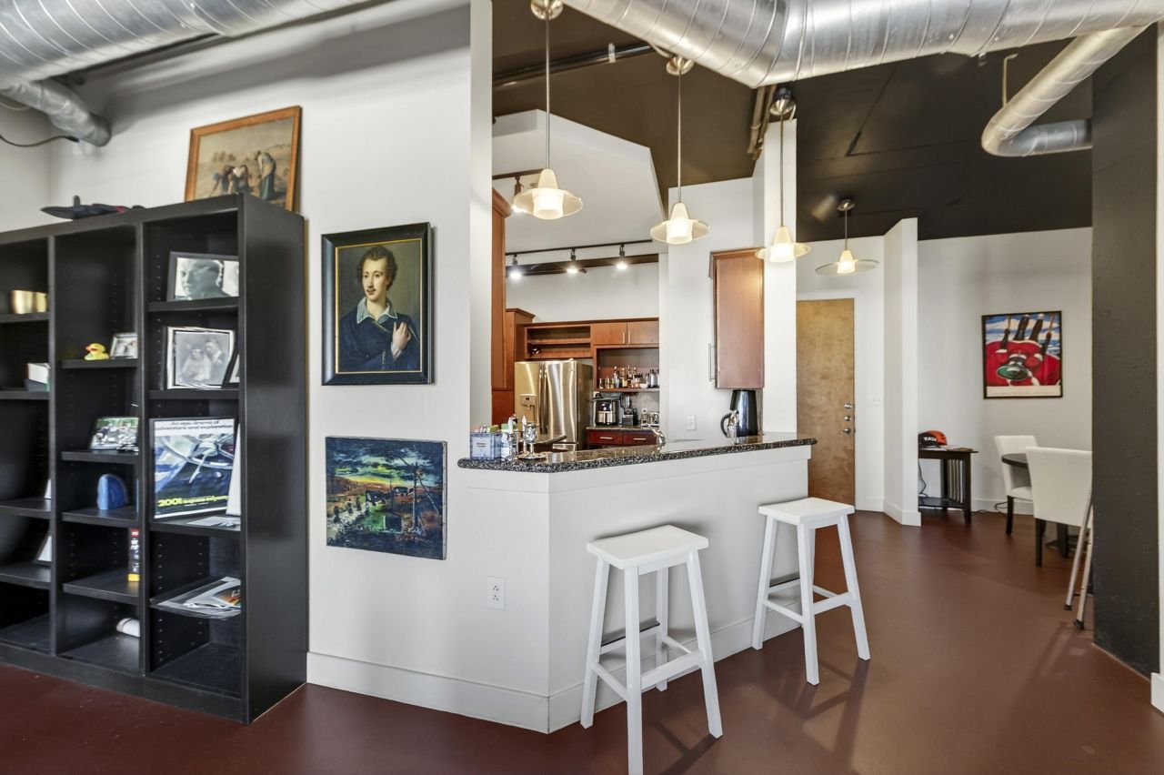 150 Bee Street Photo 8