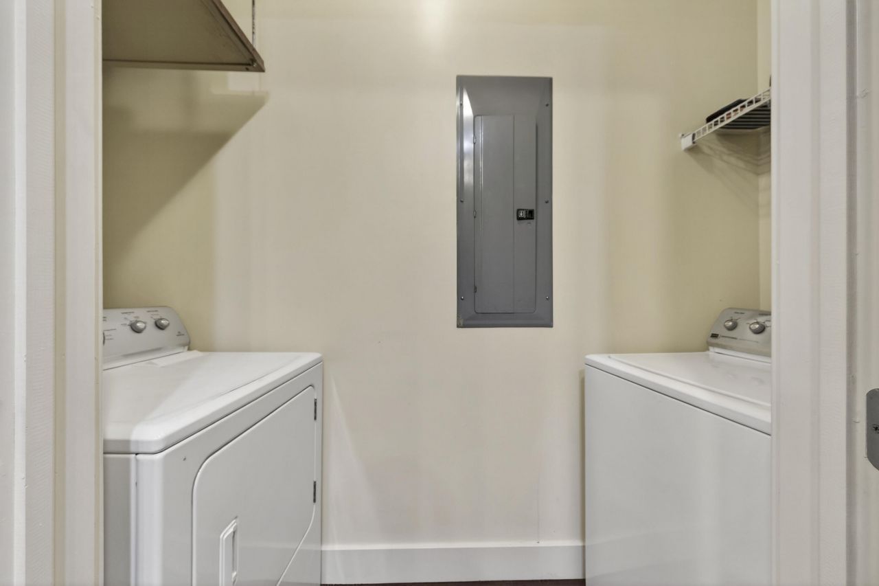 150 Bee Street Photo 9