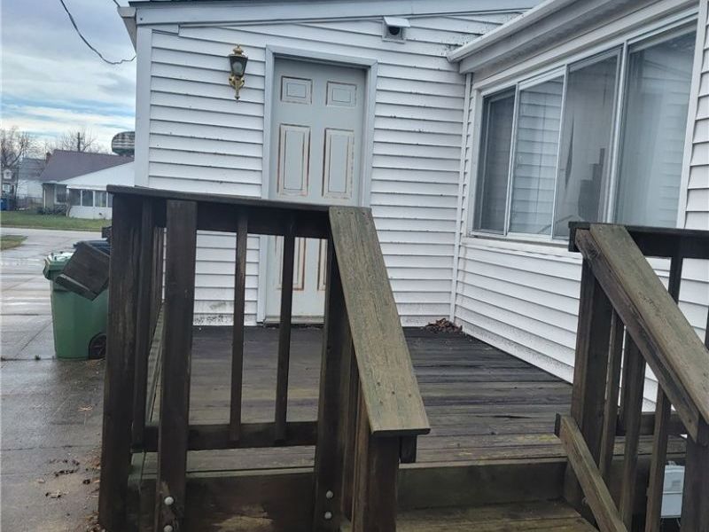 531 E 331st Street, Eastlake, OH 44095 Photo 2