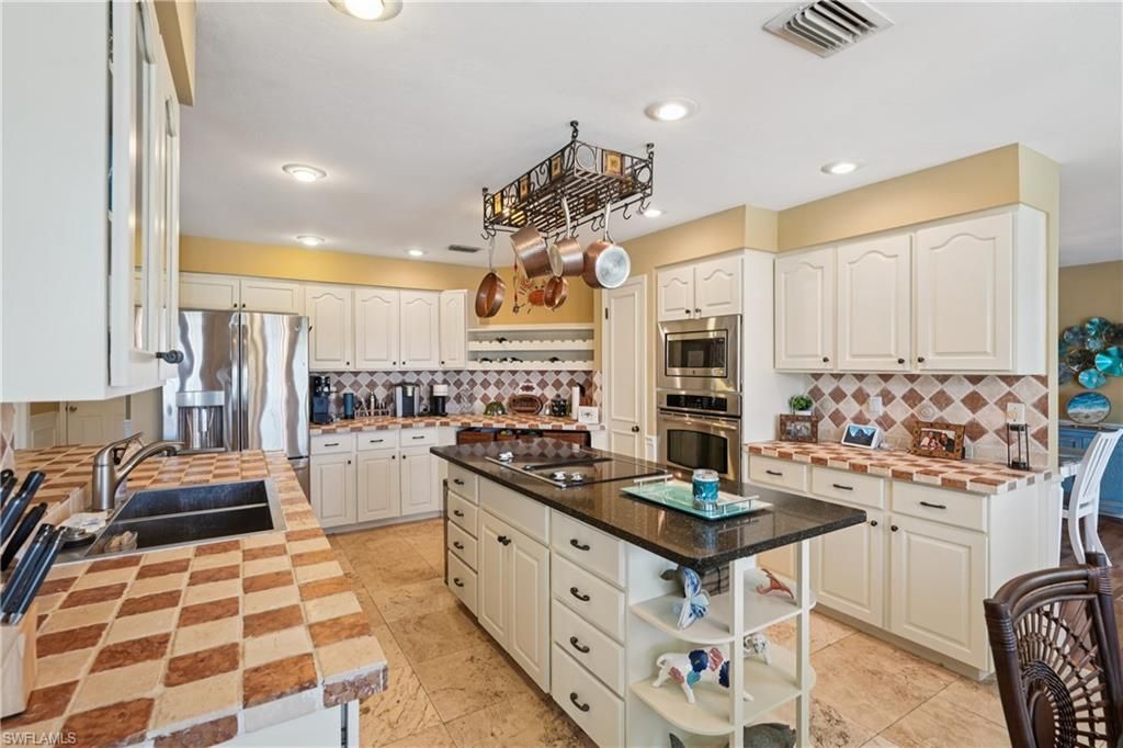 2520 SE 20th Pl, Cape Coral, FL 33904 Photo