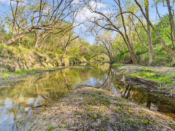 2427 S Fm 234, Edna, TX 77957