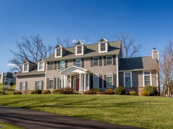 4 Ashton Ct, Raritan, NJ 08822