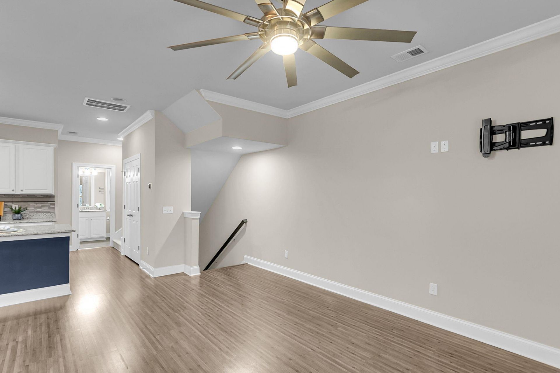 4017 Hartland Street Photo 10