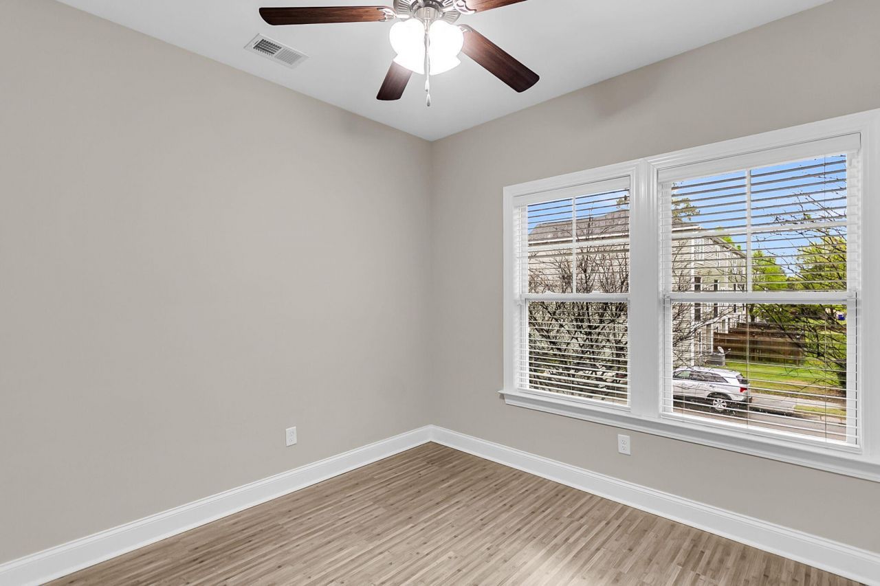 4017 Hartland Street Photo 22