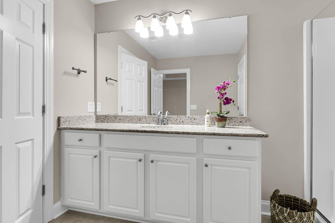 4017 Hartland Street Photo 34