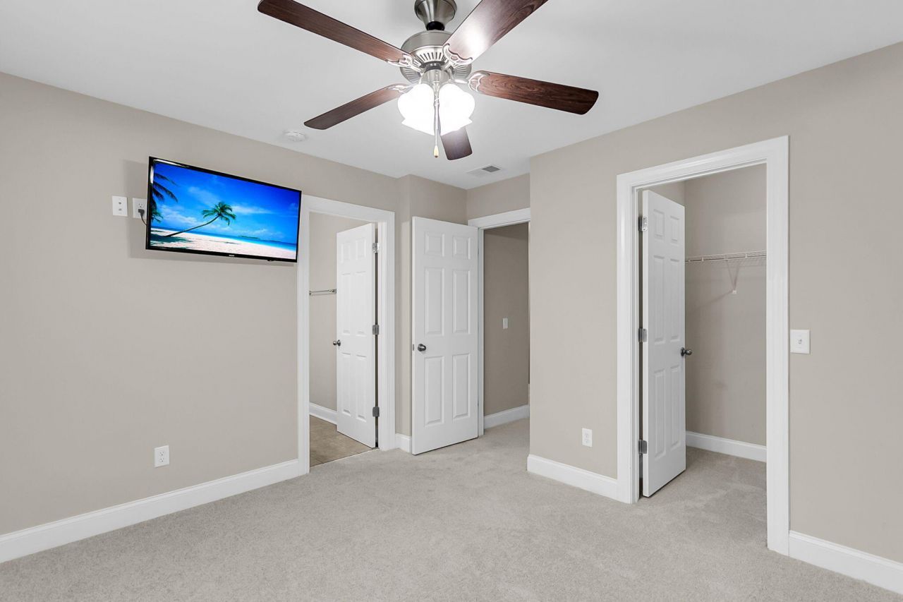 4017 Hartland Street Photo 40